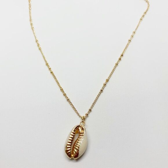 Simple & Tasteful Cowrie SeaShell Necklace (U3) - Picture 2 of 4
